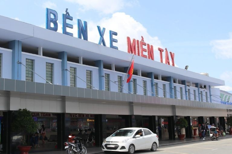 ben-xe-mien-tay-sac-dien-1761007074.jpg