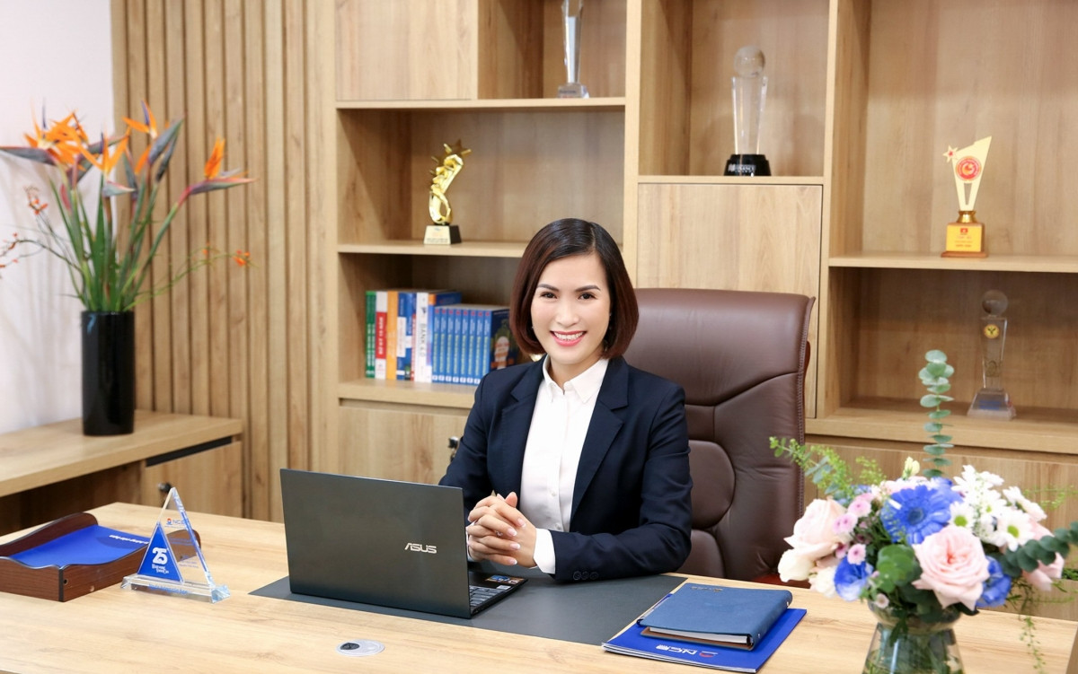 Với biến động nhân sự cấp cao bằng việc bổ nhiệm bà Bùi Thị Thanh Hương, Tổng Giám đốc Sungroup làm chủ tịch Ngân hàng Quốc Dân, cùng với giao dịch thỏa thuận cổ phiếu NVB tăng đến 216% trong năm 2021.