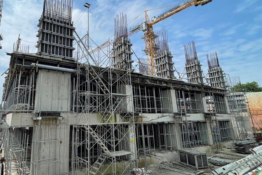 Dù đã bị xử phạt nhiều lần nhưng Công ty C-Holdings của Cường Đô La vẫn tiếp tục vi phạm, xây dựng không phép đến tầng thứ 3 tại dự án C-River View.