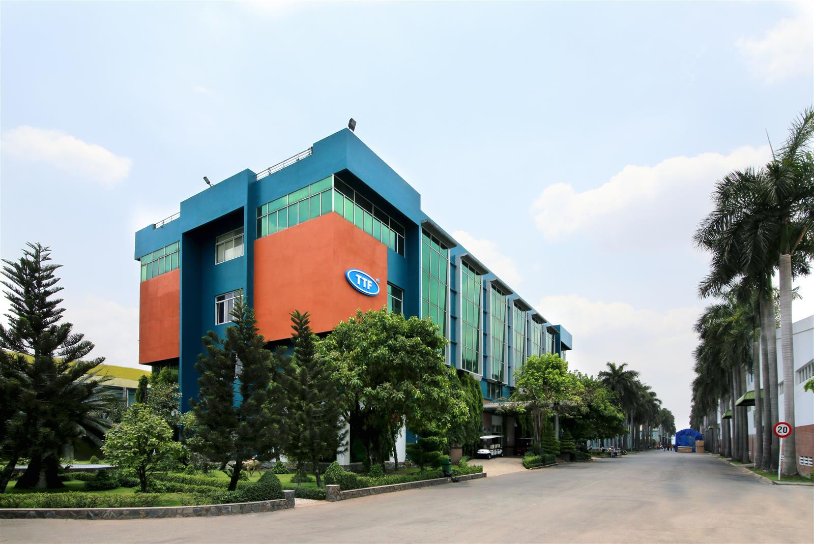 Ông Bùi Hồng Minh, đại diện của Vingroup, cổ đông lớn của Tập đoàn Kỹ nghệ Gỗ Trường Thành báo cáo đã bán gần 31 triệu cổ phiếu TTF.