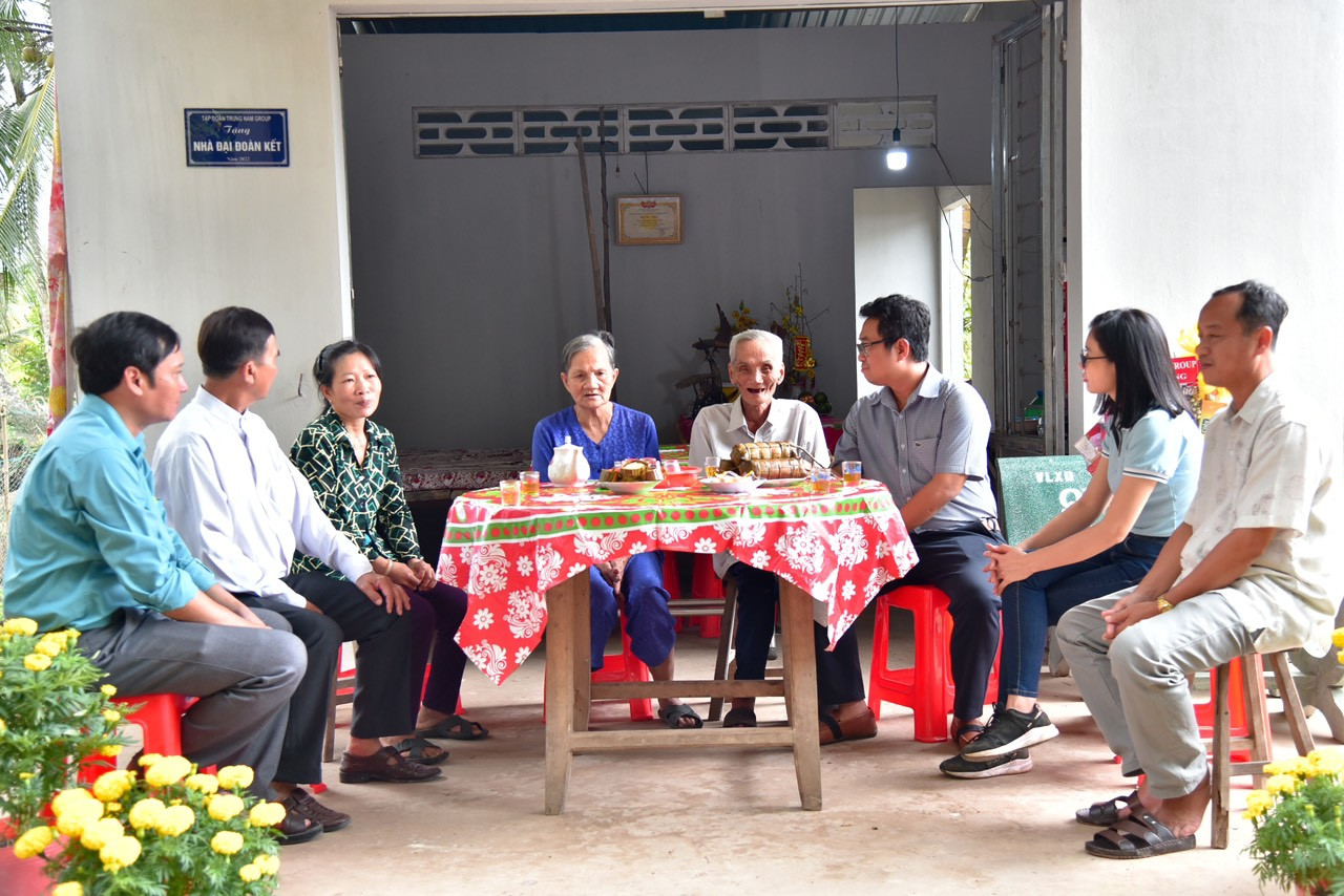 Gia đình Ông Phạm Văn Út cuối cùng cũng đã được đón Tết trong ngôi nhà che mưa, che nắng mà bấy lâu gia đình ông chưa có điều kiện xây dựng được.