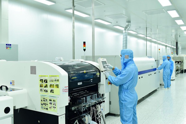 Dây chuyền hiện đại bên trong nhà máy sản xuất của Unicloud tại khu công nghệ cao TP.HCM.