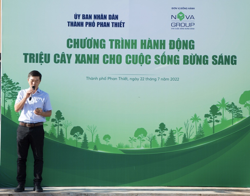 Ông Phan Nguyễn Hoàng Tân, Chủ tịch UBND Thành phố Phan Thiết phát biểu tại chương trình.