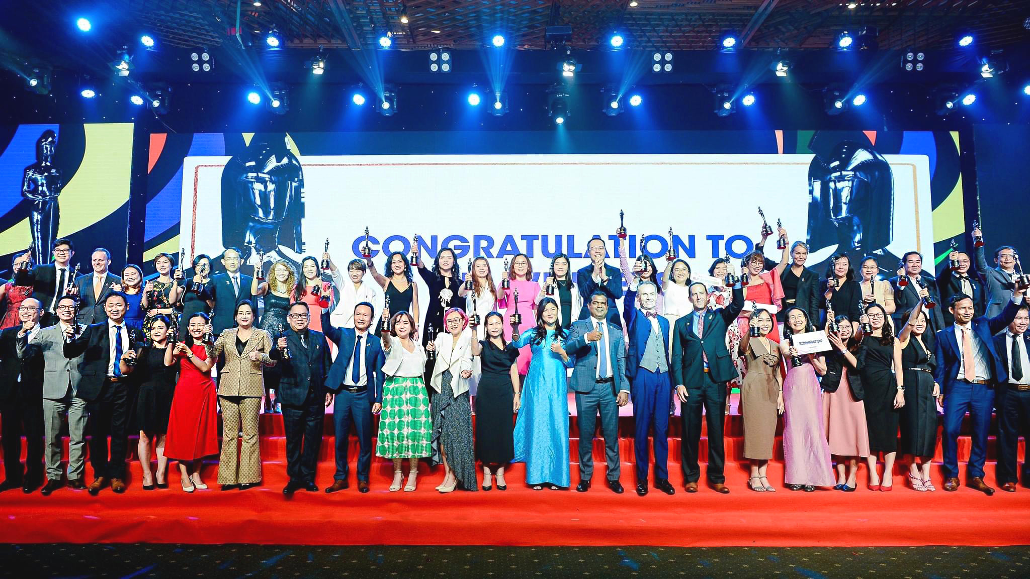 Lãnh đạo các doanh nghiệp tại buổi lễ vinh danh nơi làm việc tốt nhất châu Á năm 2022. 