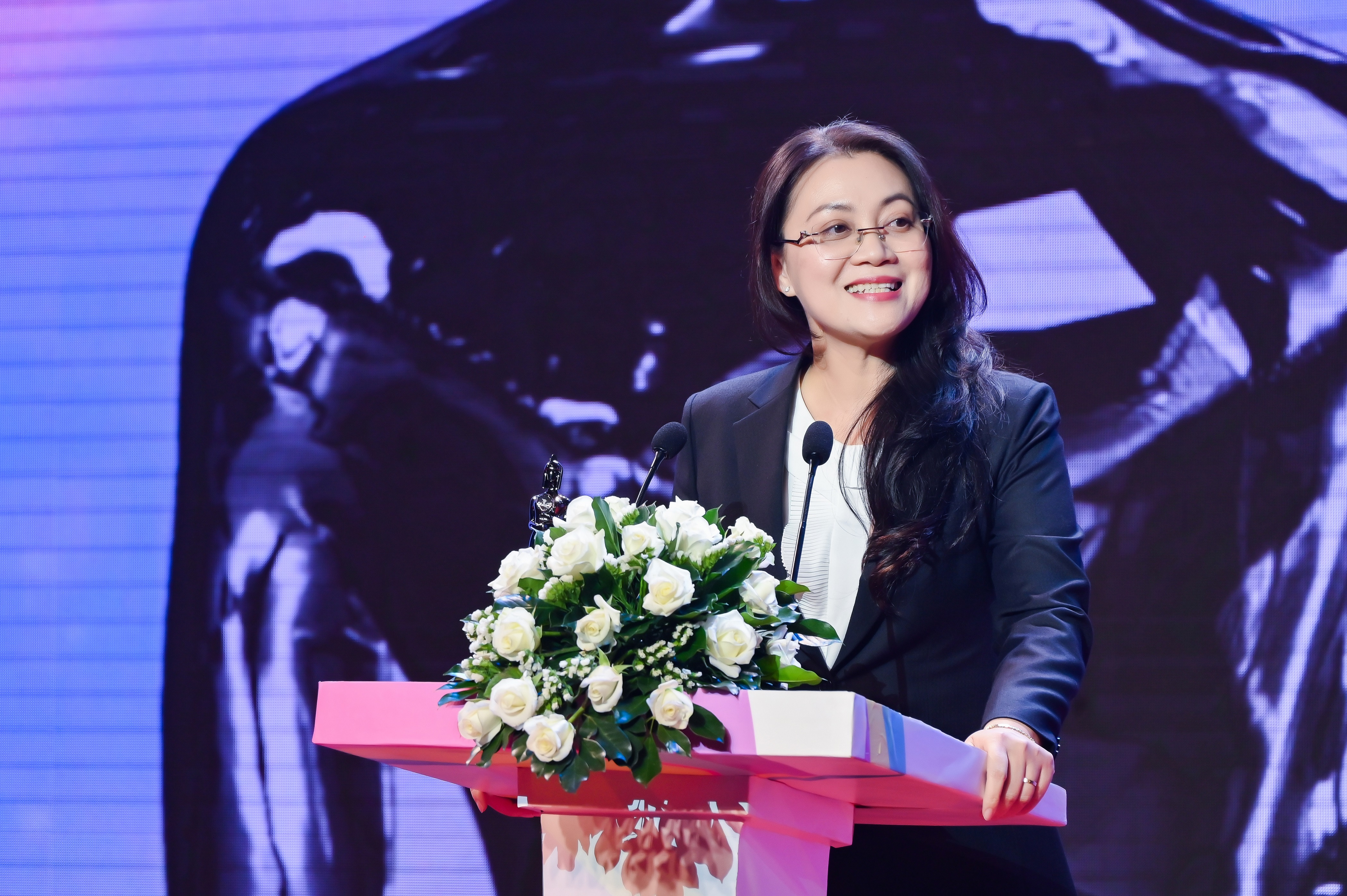 Bà Nguyễn Bạch Kim Vy, Phó Tổng GĐ Vận hành NovaGroup phát biểu tại sự kiện.