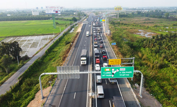 Bộ Giao thông - Vận tải cho rằng, theo Quy hoạch được phê duyệt, Tuyến đường cao tốc Trung Lương - Mỹ Thuận có quy mô 6 làn xe.