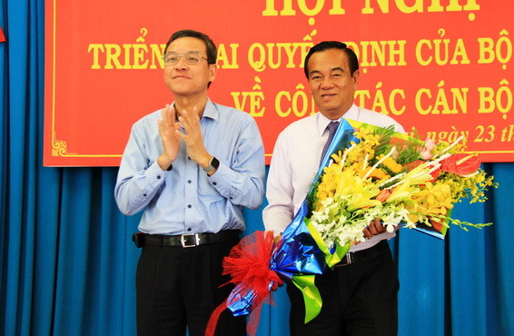 Ông Đinh Quốc Thái (bên trái) cùng ông Trần Đình Thành trong một hội nghị bổ nhiệm cán bộ năm 2016.