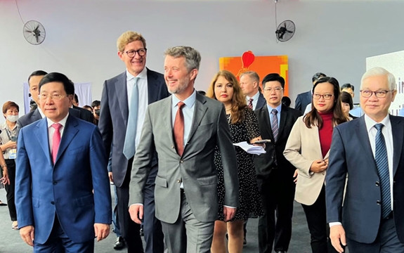 Tập đoàn LEGO (Đan Mạch) đã chính thức động thổ dự án xây dựng nhà máy với tổng mức đầu tư lên đến 1 tỷ USD tại khu công nghiệp Việt Nam – Singapore III.