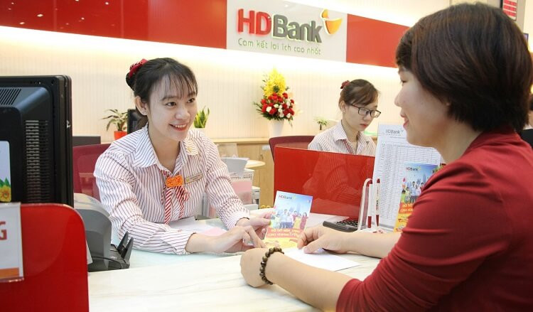 Sáng 27/11, HDBank công bố giảm lãi suất cho hơn 43.000 khách hàng ở nhiều lĩnh vực kinh doanh ở mức cao lên đến 3,5%/năm.
