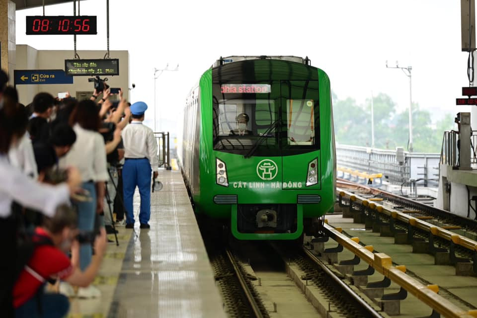 Đường sắt đô thị Cát Linh Hà Đông đã phục vụ khoảng 7,3 triệu lượt khách, trong đó hơn 10.000 người.