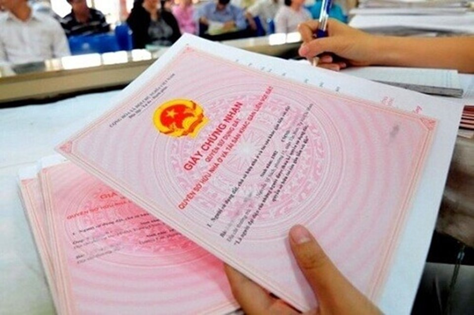 Văn phòng đăng ký đất đai TP.HCM cam kết thời gian sẽ đóng dấu, cập nhật và chuyển hồ sơ trả về chi nhánh để trả cấp sổ hồng cho người dân trong vòng 24 giờ.