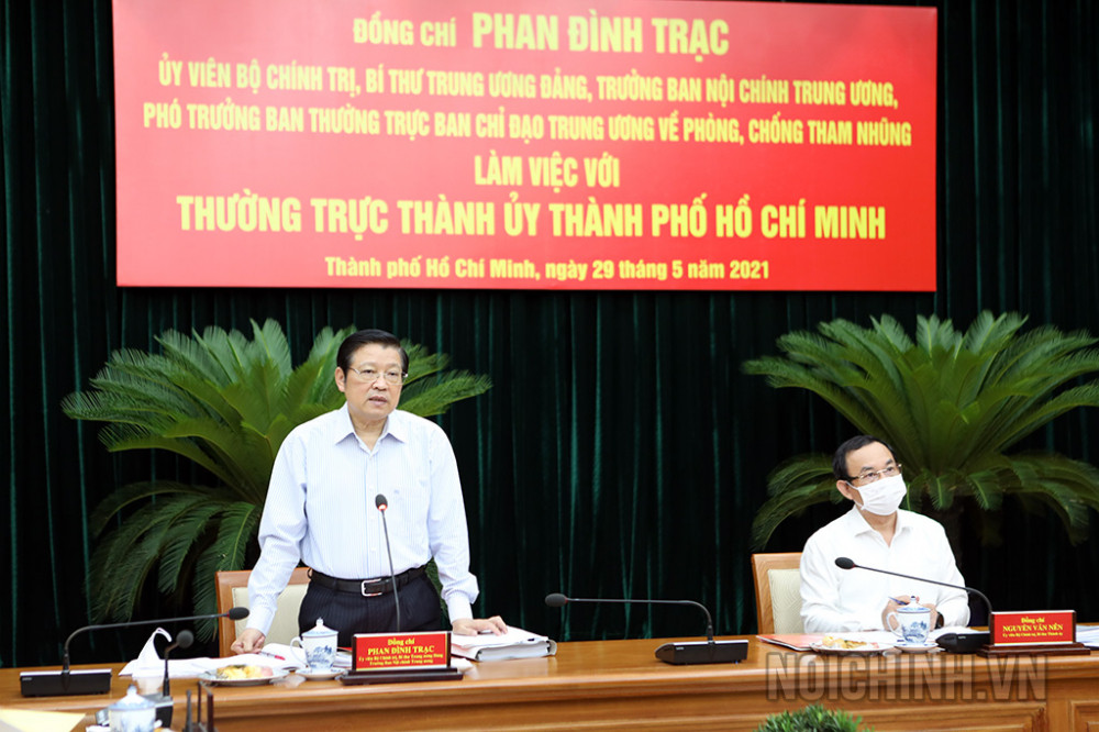 Ông Phan Đình Trạc, Ủy viên Bộ Chính trị, Bí thư Trung ương Đảng, Trưởng Ban Nội chính Trung ương, Phó Trưởng ban Thường trực Ban Chỉ đạo Trung ương về phòng, chống tham nhũng phát biểu tại buổi làm việc với Thường trực Thành ủy TP.HCM. Ảnh: Noichinh.vn