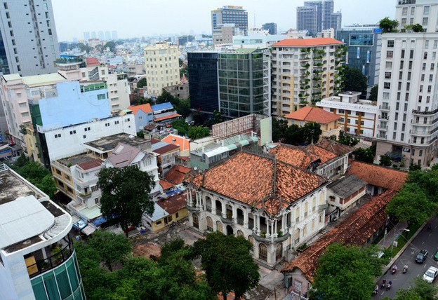 Chu Duyệt Phấn đã chi 35 triệu USD (khoảng 750 tỷ đồng) mua căn biệt thự cổ 3 mặt tiền đường Võ Văn Tần - Bà Huyện Thanh Quan và Nguyễn Thị Diệu (quận 3, TP HCM).