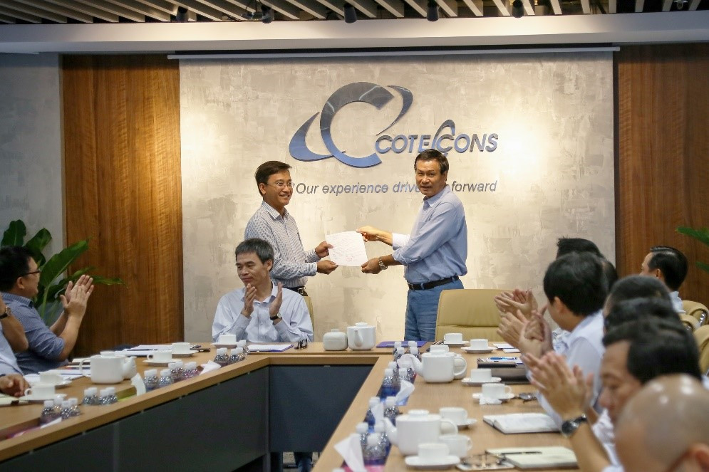 Ông Võ Thanh Liêm (trái), quyền Tổng Giám đốc Coteccons vừa có đơn từ nhiệm sau 7 tháng được trao quyền. 