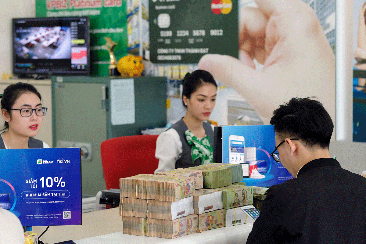 Xung quanh việc ngân hàng (NH) phải cung cấp thông tin tài khoản của khách hàng cho ngành thuế vẫn còn nhiều vấn đề khúc mắc, cần làm sáng tỏ