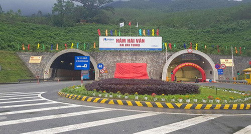 Hầm Hải Vân 2 là công trình hầm đường bộ dài nhất khu vực Đông Nam Á, do người Việt làm chủ từ việc đầu tư cho đến thiết kế, thi công, vận hành.