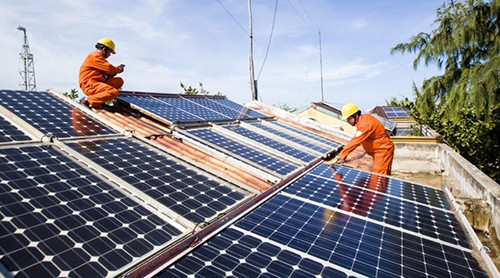 Bộ Công Thương yêu cầu EVN xác nhận các hệ thống điện mặt trời mái nhà đảm bảo tuân thủ quy định về phát triển, đấu nối, công nhận ngày vận hành, ký hợp đồng mua bán điện...