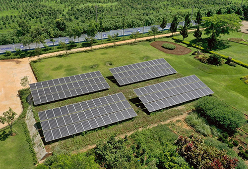 Hệ thống năng lượng mặt trời tại trang trại Vinamilk Organic Đà Lạt.
