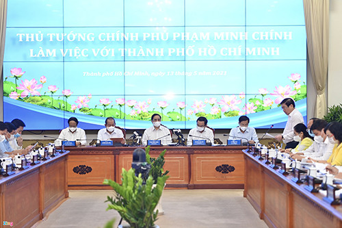 Thủ tướng Phạm Minh Chính cùng 3 phó thủ tướng làm việc với TP.HCM. Ảnh: Thuận Thắng.