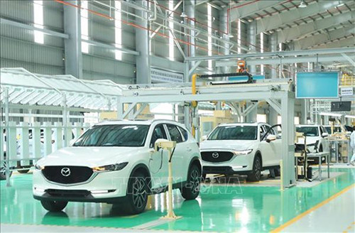 Dây chuyền lắp ráp ô tô tại nhà máy của Thaco Auto trong Khu kinh tế mở Chu Lai, huyện Núi Thành, tỉnh Quảng Nam.