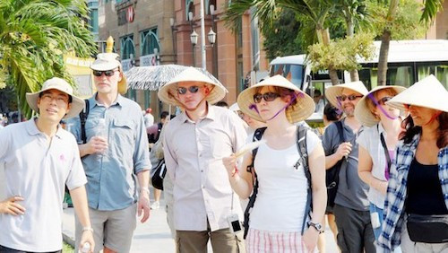 Du khách đến bằng đường hàng không chiếm gần 90,5% lượng khách quốc tế đến Việt Nam, tăng 165,2%.