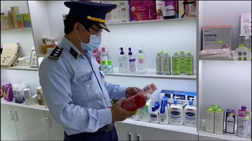 Lực lượng Quản lý thị trường kiểm tra Cửa hàng mỹ phẩm trên địa bàn Tiền Giang