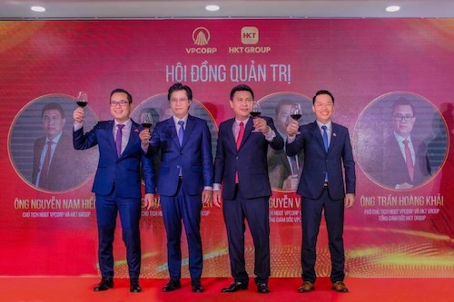 Các cổ đông sáng lập VP Corp và HKT Group. Từ trái qua phải: Ông Trần Hoàng Khải, ông Trần Quyết Tiến, ông Nguyễn Nam Hiền và ông Nguyễn Văn Quy