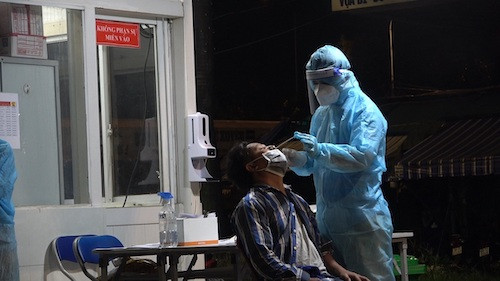 Chi phí xét nghiệm đang khiến cho doanh nghiệp ngày một đuối sức. Ảnh: Lê Vũ