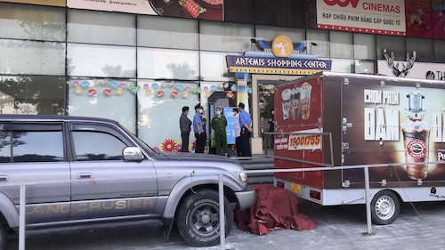 Quang cảnh bên ngoài toà nhà Artemis, số 3 Lê Trọng Tấn, phường Khương Mai, quận Thanh Xuân, Hà Nội sau khi ban quản lý toà nhà tiến hành niêm phong toàn bộ phần diện tích được Công ty Cao Nguyên thuê. Ảnh: C.T