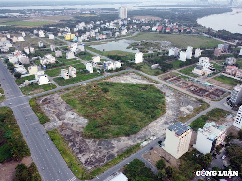 Khu đất này có vị trí cực kỳ đắc địa khi nằm gần UBND TP. Thủ Đức cùng các cơ quan nhà nước, có 4 mặt tiền gồm Trương Văn Bang - Nguyễn Địa Lô - Nguyễn Văn Kỉnh - Phan Bá Vành.