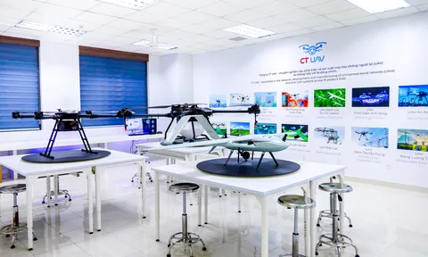 Tập đoàn C.T Group tặng LAB UAV robot nông nghiệp cho Đại học Cần Thơ