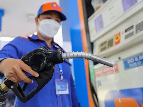 Liên Bộ Công Thương - Tài chính điều chỉnh giá xăng, dầu đồng loạt tăng