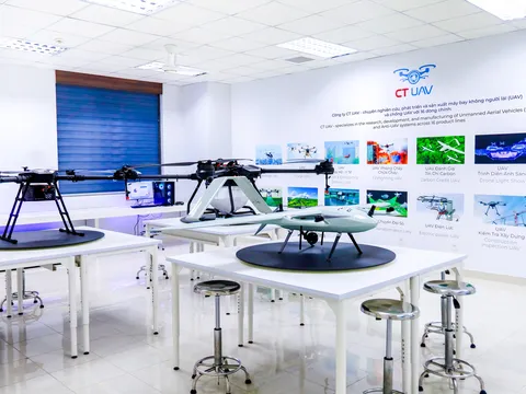 Tập đoàn CT Group tặng LAB UAV robot nông nghiệp cho Đại học Cần Thơ
