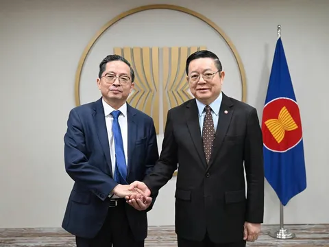 TS. Kao Kim Hourn, Tổng thư ký ASEAN làm việc với ông Trần Kim Chung, Chủ tịch Tập đoàn CT Group