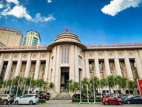 Ngân hàng Nhà nước đảo chiều bơm ròng 25.000 tỷ đồng vào thị trường, lãi suất liên ngân hàng tăng mạnh